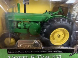 Ertl 1/16 Scale Precision Key Series 8 John Deere Model R Tractor 45106