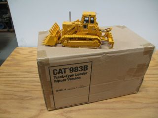 Caterpillar 983 Track Loader Ripper Version With Cab By Ccm 1/48