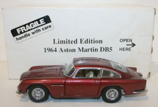 Danbury 1/24 Scale - Aston Martin Db5 Metallic Red