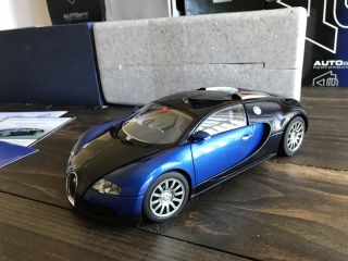 Autoart Bugatti Veyron 1/18 16.  4 Production Car (black/blue) Nib
