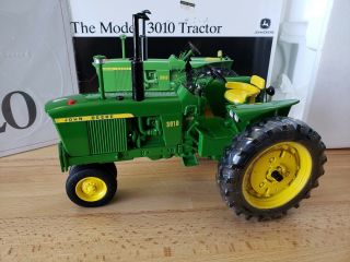 Ertl Precision Classics 20 John Deere Model 3010 Tractor 1:16 2