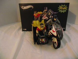 Hot Wheels Elite 1:12 Batman Batcycle Classic Tv Series With Batman And Robin