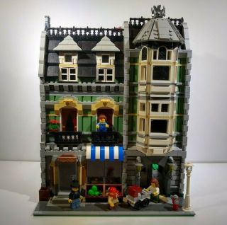 Lego Creator Green Grocer (10185) 100 Complete With Instructions