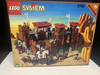 Lego System Fort Legoredo 6769 Retired - Rare -