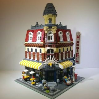 Lego Café Corner - 10182 With Minifigs And Instructions