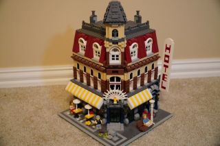 Lego Café Corner - 10182 With Minifigs And Instructions