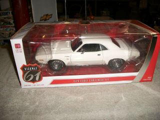 Highway 61 1/18 Limited Edition 1970 Dodge Challenger R/t Diecast Replicia Car