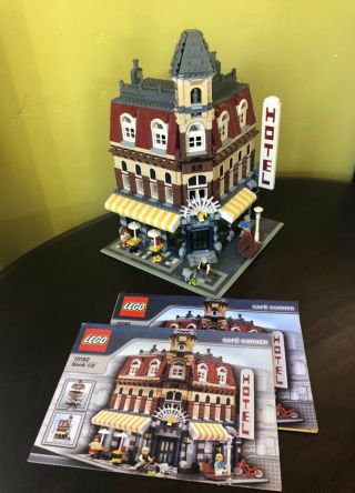 LEGO Café Corner 10182 - 100 Complete - No box 2