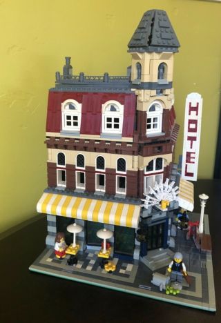 LEGO Café Corner 10182 - 100 Complete - No box 3