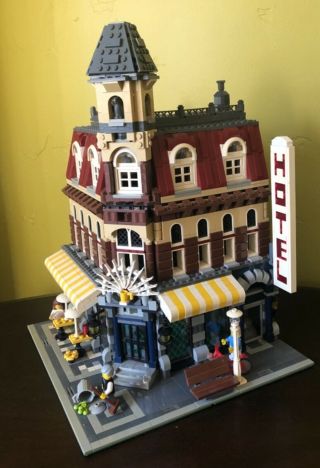 LEGO Café Corner 10182 - 100 Complete - No box 4