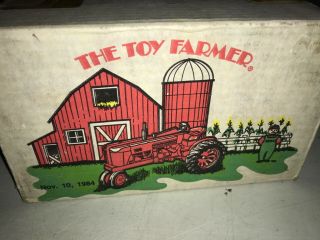 Ertl Toy Farmer Farmall 300 Tractor 1:16 Scale Die Cast 1984