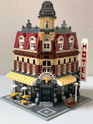 Lego Creator Modular Building Café Corner 10182 (2007) - 100 Complete
