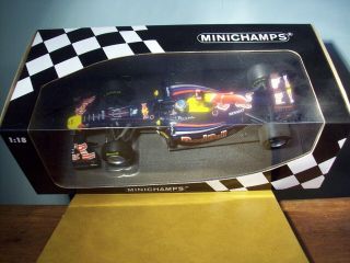 1/18 Minichamps Red Bull Renault Showcar 2011 World Champion Sebastian Vettel
