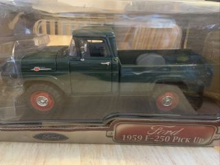 Road Signature 1959 Ford F - 250 Pickup Truck 1:18 Scale Diecast Model Green