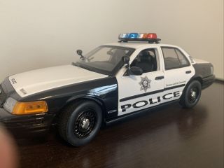 Custom 1/18 Las Vegas Metropolitan Police Ford Crown Victoria Motor Max
