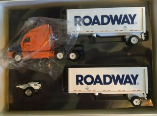 Winross 1/64 Roadway Express Rdwy - Kenworth Sleeper T/a With Set Of Doubles