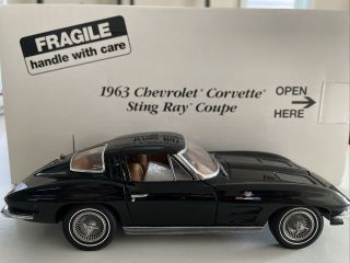 Danbury 1963 Chevrolet Corvette Stingray Coupe Black W/box 1:24