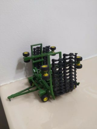 1/64 Ertl Farm Toy John Deere 1890 Air Seeder Drill 2