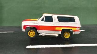 White & Red Afx Chevy Blazer 1:64 Scale Slot Car W/magnatraction Chassis