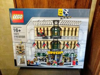 Lego Creator Grand Emporium (10211) Retired Set