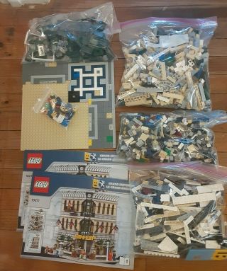 Lego Creator Grand Emporium (10211) Modular - 99 Complete -