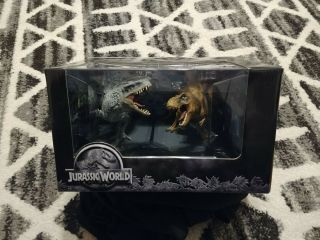 Jurassic World Limited Edition Blu - Ray Gift Set 3d Statues Indominus Rex & T - Rex