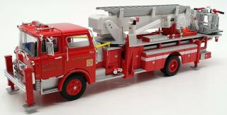 Corgi 1/50 Scale Model Fire Engine 53801 - Mack Cf Tower Ladder
