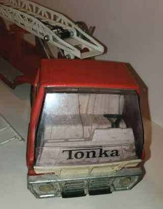VINTAGE TONKA PRESSED STEEL FIRE ENGINE TRUCK 1960 ' S TFD HOOK & LADDER 2