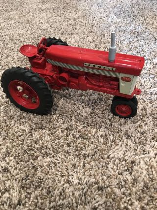 Vintage 1/16 Ih Mccormick Farmall 560 Narrow Front Toy Tractor Ertl Die - Cast