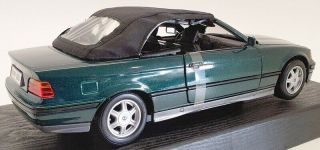 Maisto 1/18 Scale Model Car 31812 - 1993 BMW 325i Conv - Green 2
