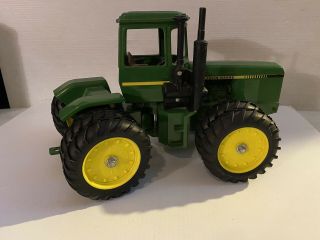 Ertl 1/16 Scale John Deere 8650 4wd Farm Tractor