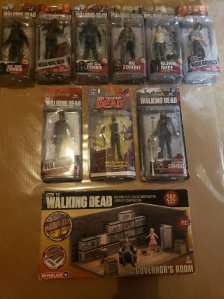 9 The Walking Dead Figures And 1 The Governors Room