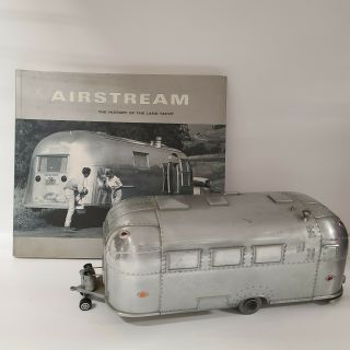 Vintage Pottery Barn Die - Cast Airstream Flying Cloud 1:18 Scale Camper And Book