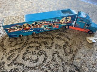 Richard Petty 43 Official Tractor Trailer Hauler Franklin Scale 1/43