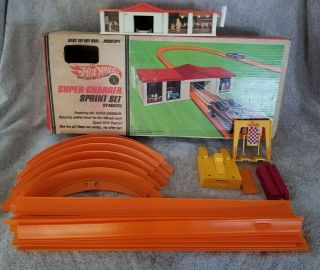 Vintage 1968 Hot Wheels Charger Sprint Set By Mattel With