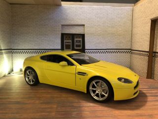 1/18 Hot Wheels Aston Martin V8 Vantage - Hard To Find