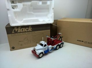 First Gear 1st 1960 Mack Model B - 61 Tow Truck Malcolm Services 1:34 19 - 2226