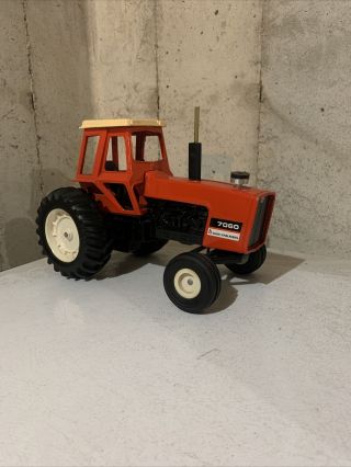 1/16 Allis Chalmers 7060 Tractor Made By Ertl