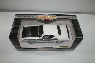1:18 Ertl Campbell Collectable 1970 Dodge Challenger T/a 340 Six Pack White