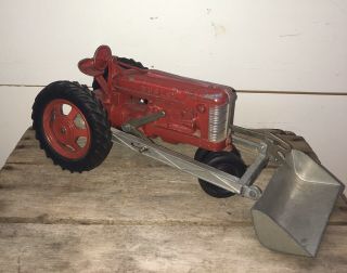 Vintage Hubley Kiddie Toy Red Farm Tractor W/ Front End Scoop Loader Plow 500