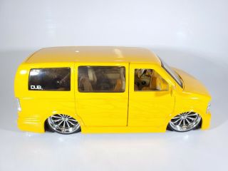 Chevrolet Astro Van 1:18 Jada Dub City Big Ballers Yellow - Customized