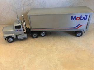 Vintage Winross Mobil Tractor Trailer Die Cast Metal 1/24 Usa