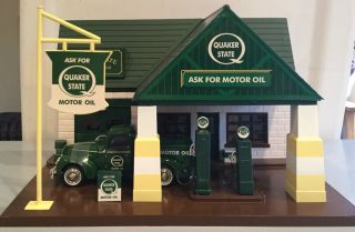 2001 Roadside Memories Quaker State 1:32 Gas Station Die Cast Ford Truck,