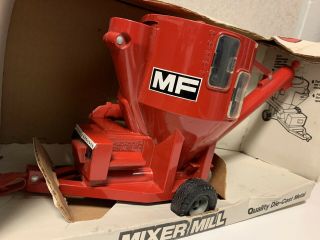 Ertl 1/16 Massey Ferguson Grinder Mixer For Tractor