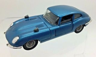 Corgi Toys Blue Jaguar E Type 2,  2 4.  2 No 335 1:43 Scale