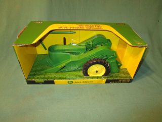 Ertl 1/16 Diecast John Deere 60 Tractor With Picker Sheller W/ Box -