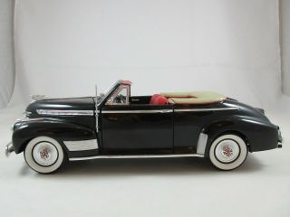 1:18 Scale Universal Hobbies 1941 Chevy Vintage Deluxe Convertible Die - Cast