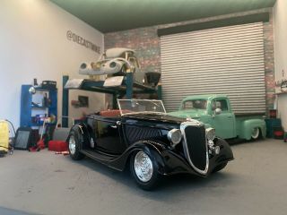 1.  18 Solido 1934 Ford Roadster Custom Black Hot Rod Modified Tuning Rat Rod