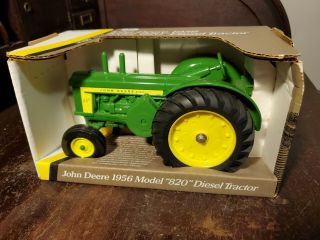 Farm Toy Tractor Ertl 1:16 Scale John Deere Model 820 Diesel Wide Front