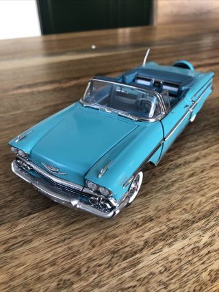 Danbury 1958 Chevy Impala Convertible 1:24 Scale Diecast Baby Blue